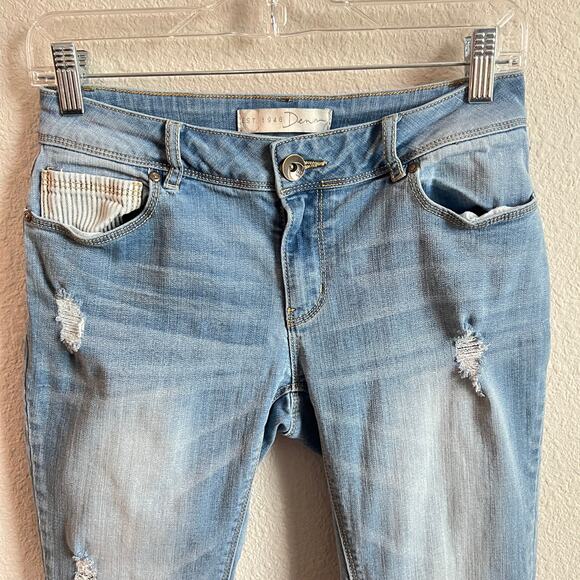 C Est 1946 Denim Patchwork Distressed Low Rise Crop Jeans Women's 2 Light Wash - Picture 2 of 6